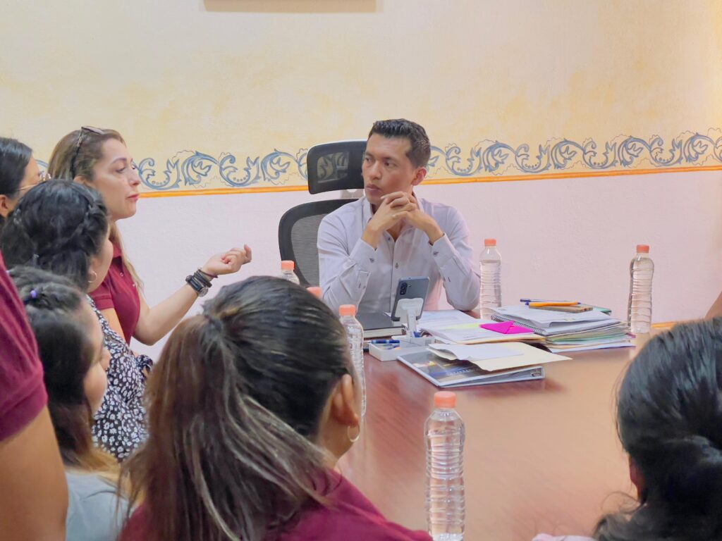 Impulsan colaboración para fortalecer la educación en Tolimán