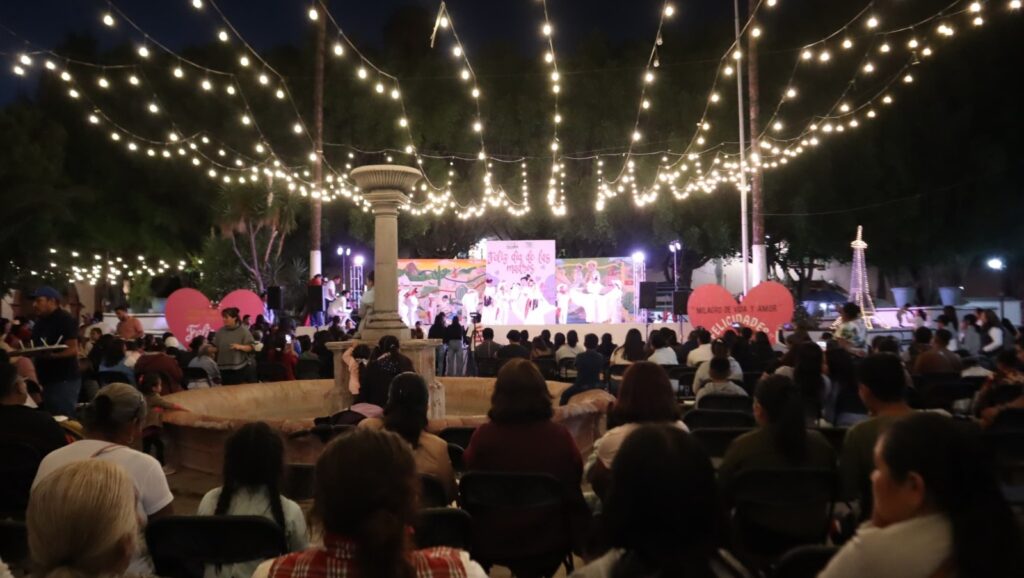 Celebran a las madres en Tolimán con música y reconocimiento