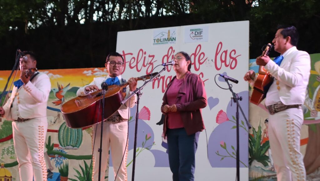 Celebran a las madres en Tolimán con música y reconocimiento