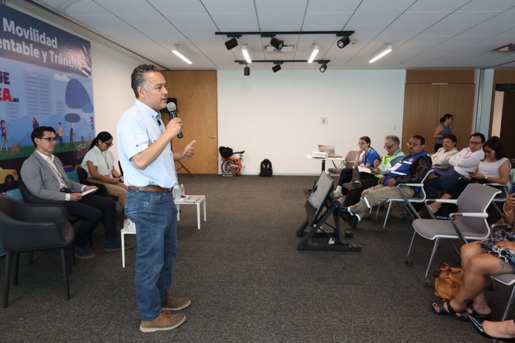 El diputado Enrique Correa Sada encabezó el “Foro: Transporte de Carga en Centros Urbanos de Querétaro”