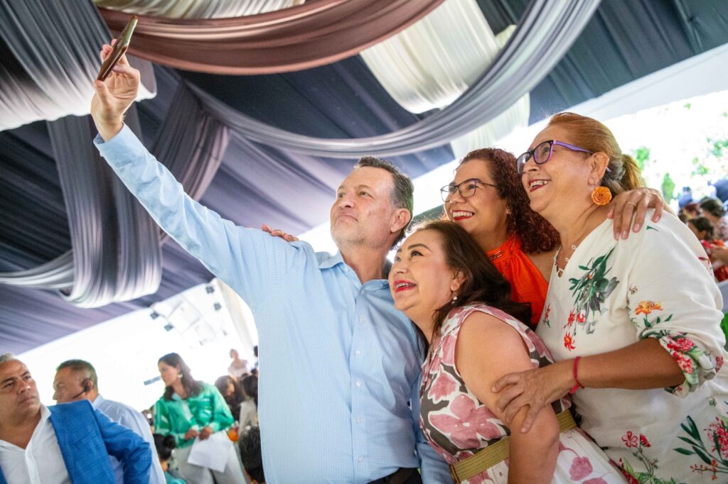 Reconoce Gobernador labor de madres trabajadoras del sector salud y personal de enfermería