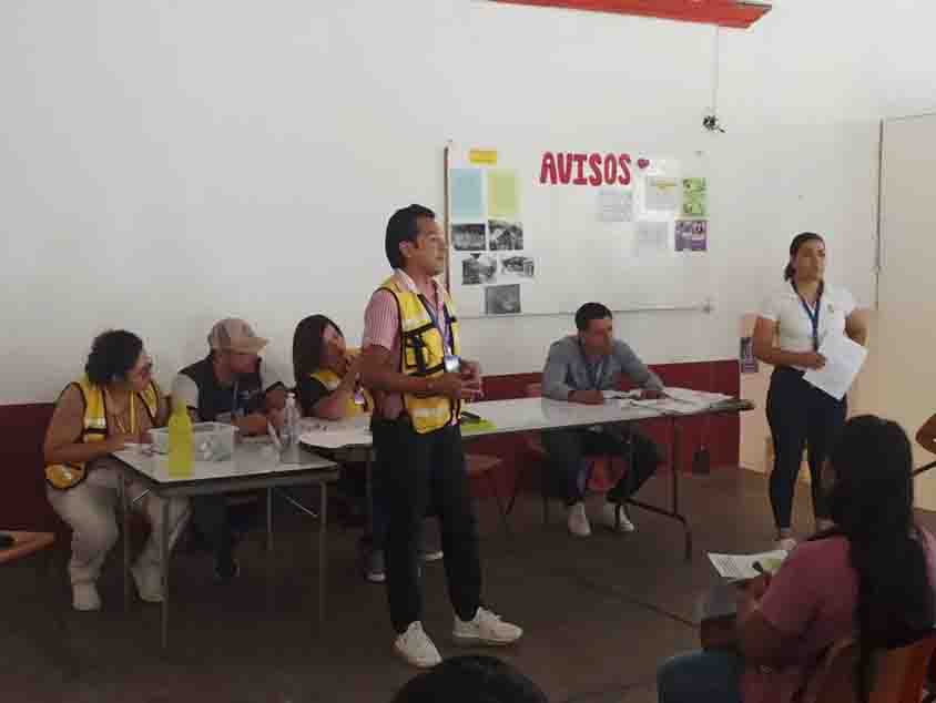 Capacita SESA a manejadores de alimentos en Agua Zarca Landa de Matamoros