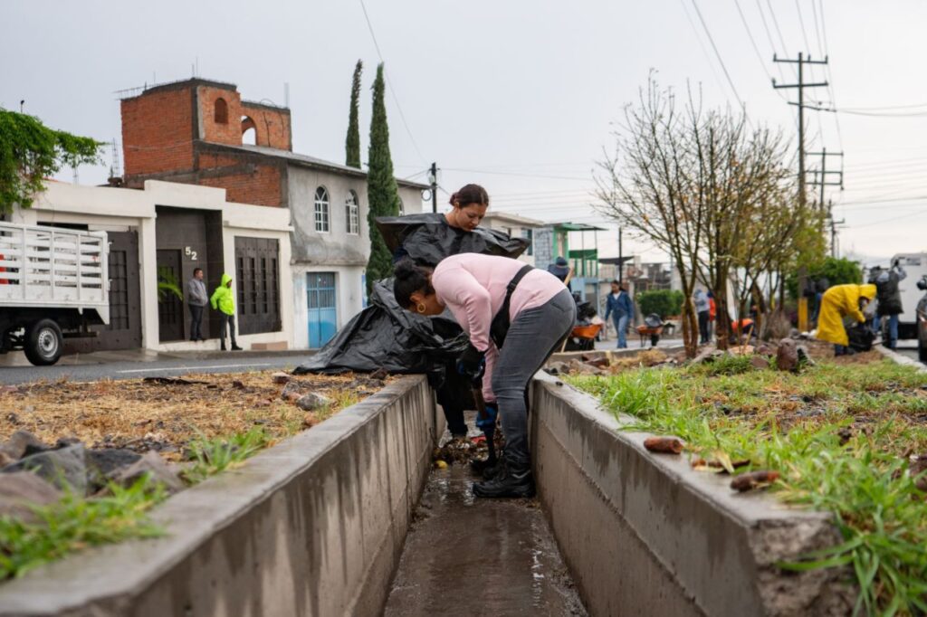 Es importante tener nuestras calles, alcantarillas y drenes limpios para evitar inundaciones en las temporada de lluvias: Roberto Cabrera