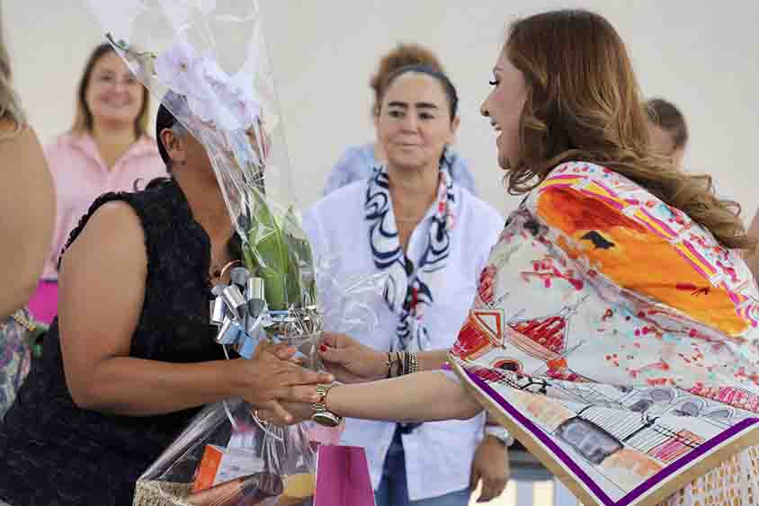 Celebra Secretaría de las Mujeres a las mamás del Refugio Nu´Ju