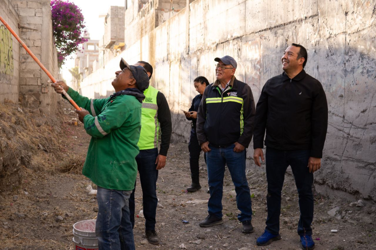 Roberto Cabrera supervisa trabajos de Servicios Públicos