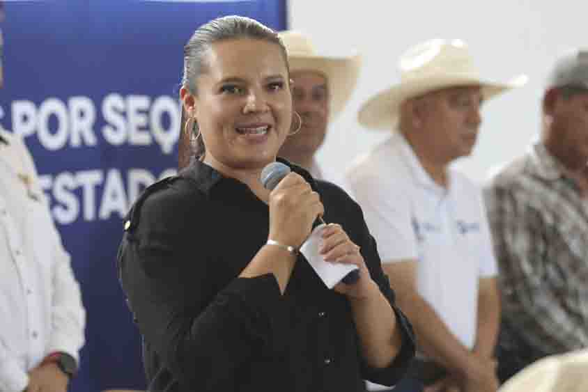 Arranca SEDEA entrega de forraje en la Sierra Gorda