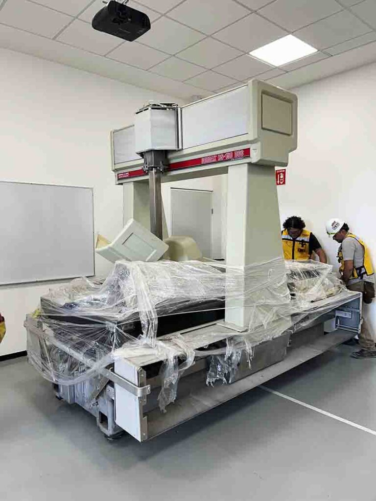Recibe la UPSRJ máquina de medición por coordenadas