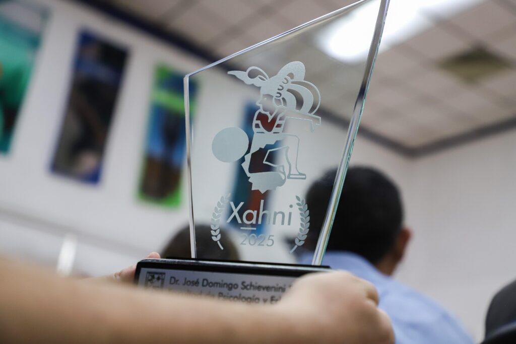 Distingue UAQ a docentes ejemplares con el reconocimiento “Xahni” 2025 Distingue UAQ a docentes ejemplares con el reconocimiento “Xahni” 2025