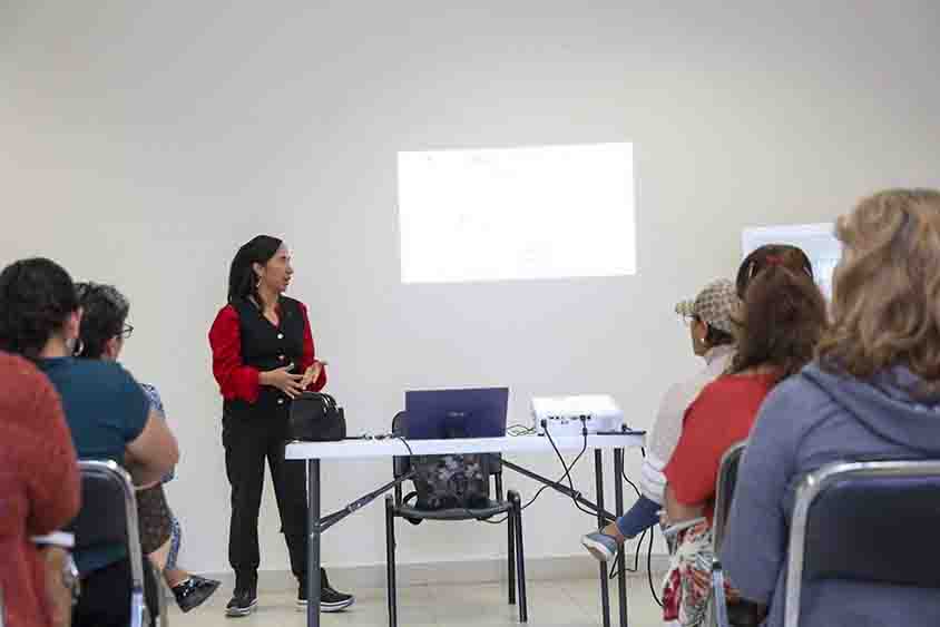 Entregan SEDIF y UTEQ reconocimientos a emprendedoras de Casa de la Mujer