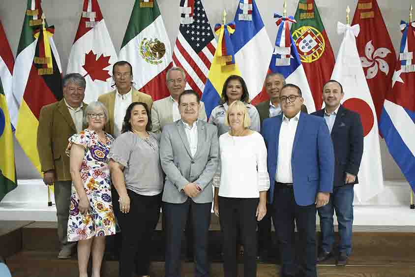 Ratifican UTEQ y Alamo Colleges alianza y expedición académica