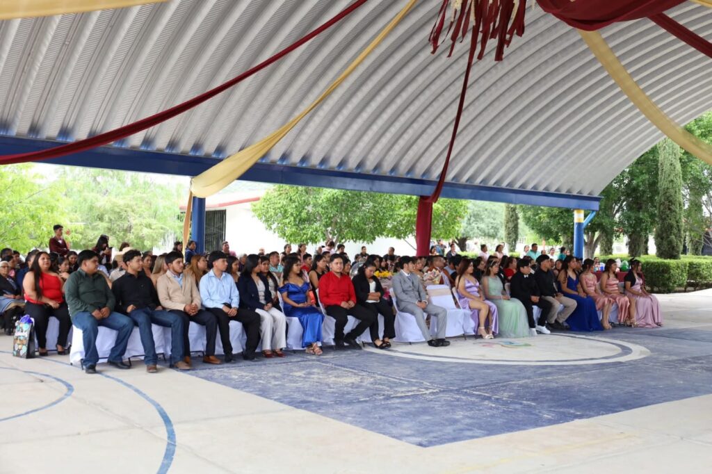 Celebran ceremonia de graduación en el EMSAD 7 Higuerillas del COBAQ
