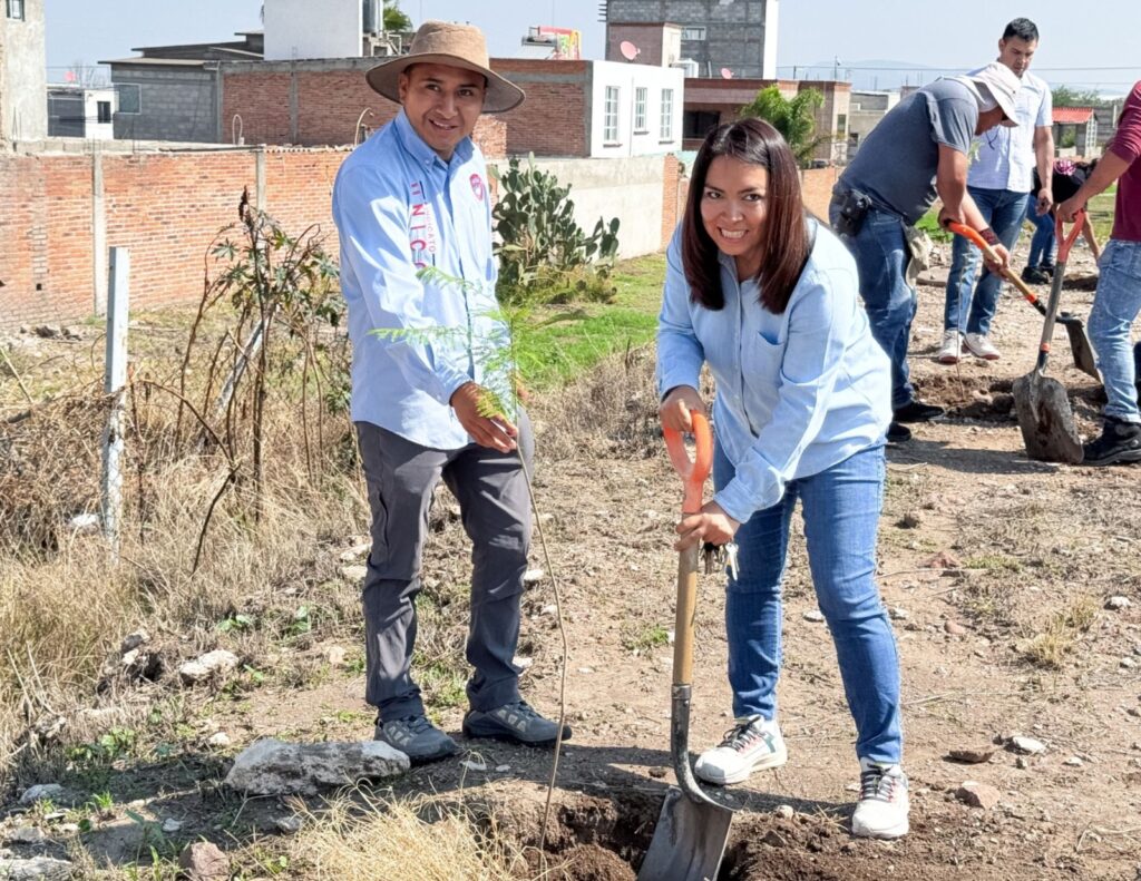 Reforestan UAQ y autoridades municipales el campus San Juan del Río