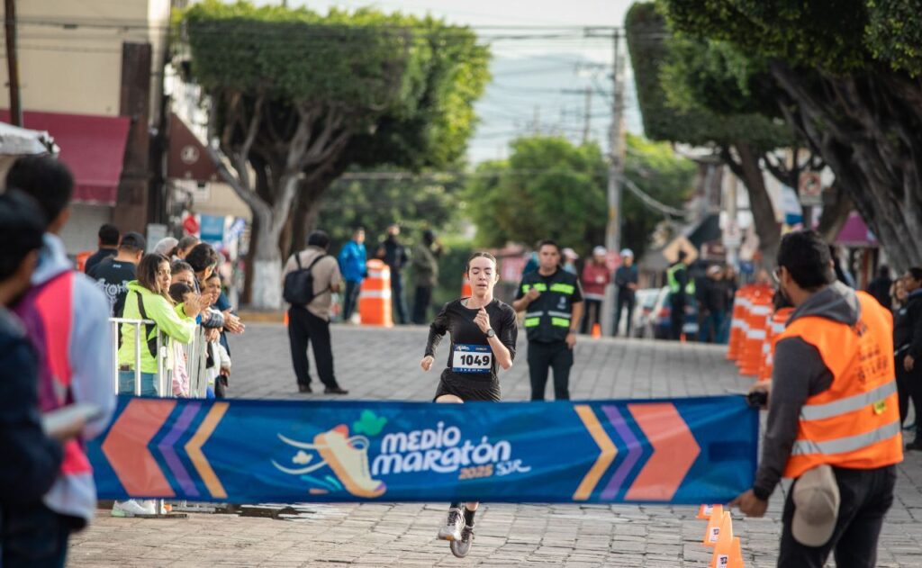 Más de mil 500 corredores en el Medio Maratón San Juan del Río 2025