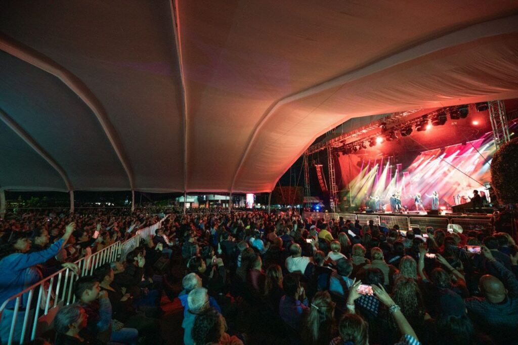 Concluye la Feria Nacional Ganadera San Juan del Río 2025 con concierto de Flans y Pandora