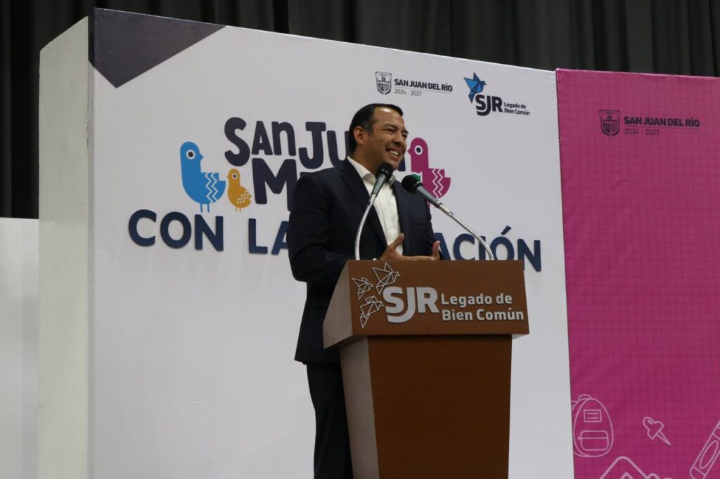El trabajo y esfuerzo de las y los maestros mantienen sólida a la sociedad sanjuanense: Roberto Cabrera