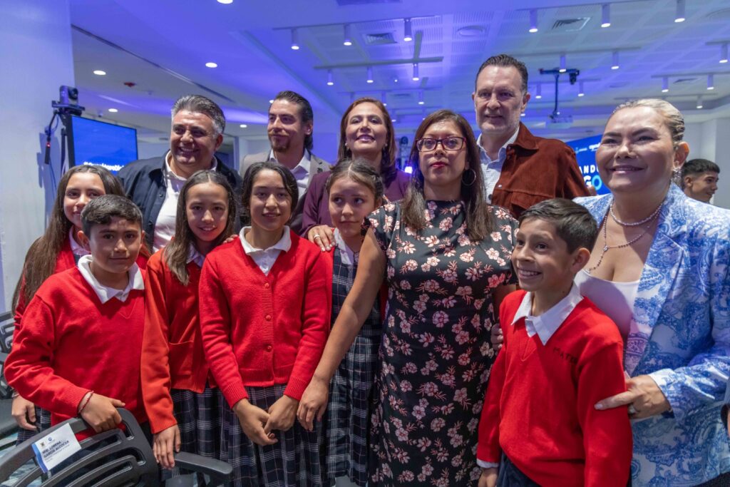 Lanza Mauricio Kuri portal educativo Explorando Contigo