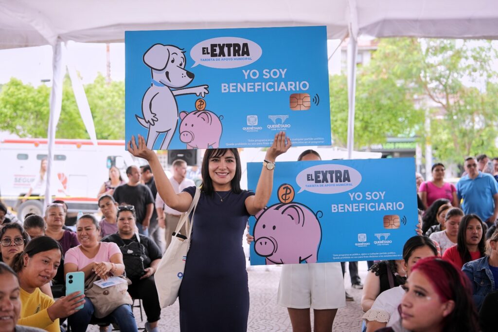 Encabeza Felifer Macías entrega de apoyos del programa “El Extra” a familias de la Delegación Epigmenio González