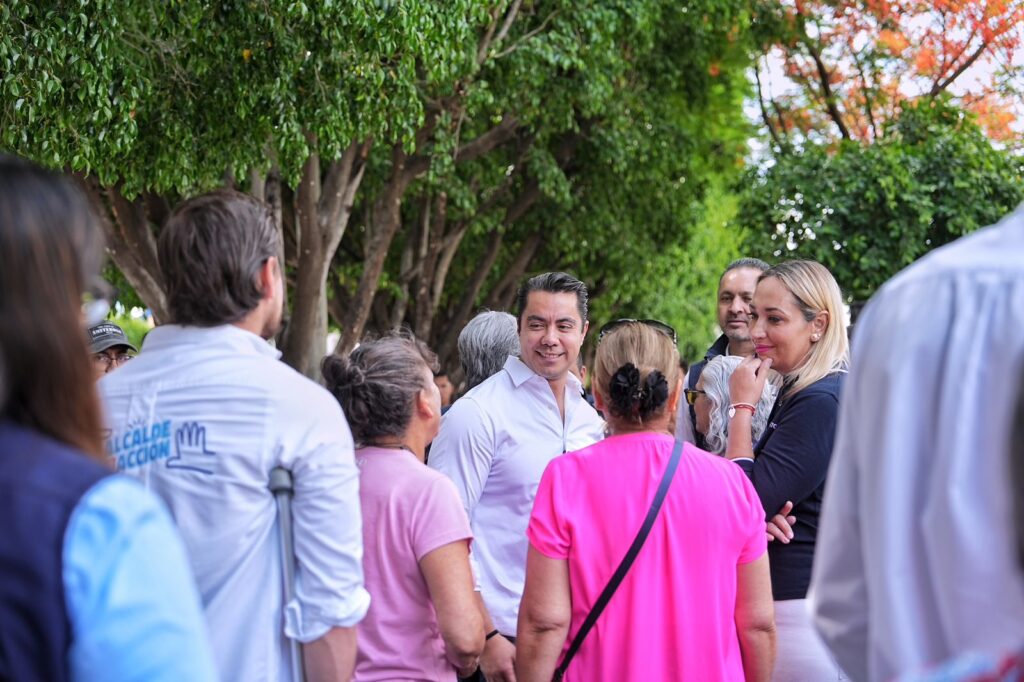 Entrega Felifer mejoramiento de imagen urbana en Prados de La Capilla