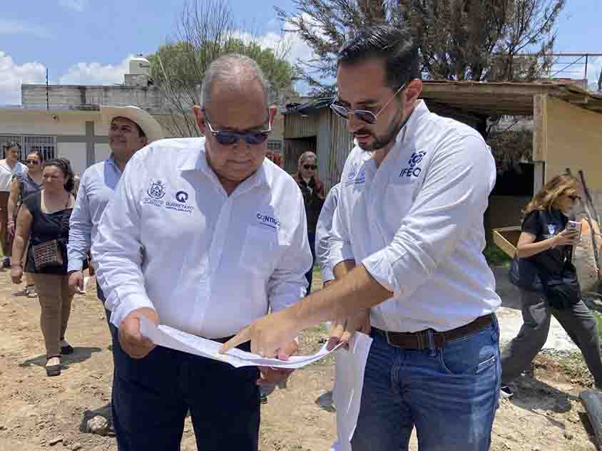 Entrega IFEQ obras educativas en Pedro Escobedo