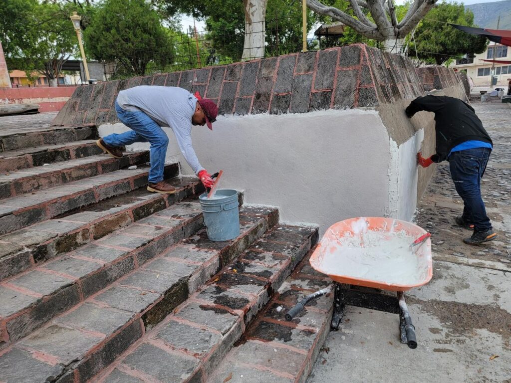 Continúan labores de mantenimiento en el Jardín de San Miguel