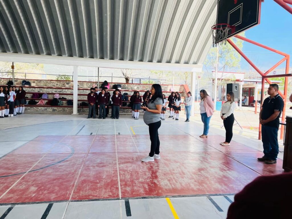 Cierre de ciclo escolar con honores a la bandera en el COBAQ 32