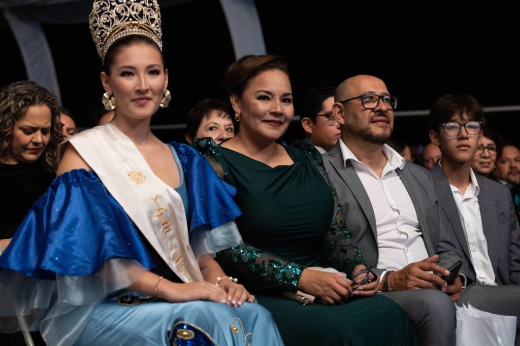 Con la coronación de Hanney I como Reina de la Feria Nacional Ganadera San Juan del Río 2025, arrancaron de manera oficial los festejos por el 494 Aniversario de la Fundación de San Juan del Río, evento que fue encabezado, en representación del gobernador del estado de Querétaro, Mauricio Kuri González, por el secretario de Desarrollo Agropecuario, Rosendo Anaya Aguilar; el presidente municipal sanjuanense, Roberto Cabrera Valencia; la presidenta del Sistema Municipal para el Desarrollo Integral de la Familia, Gina Sánchez Barrios.