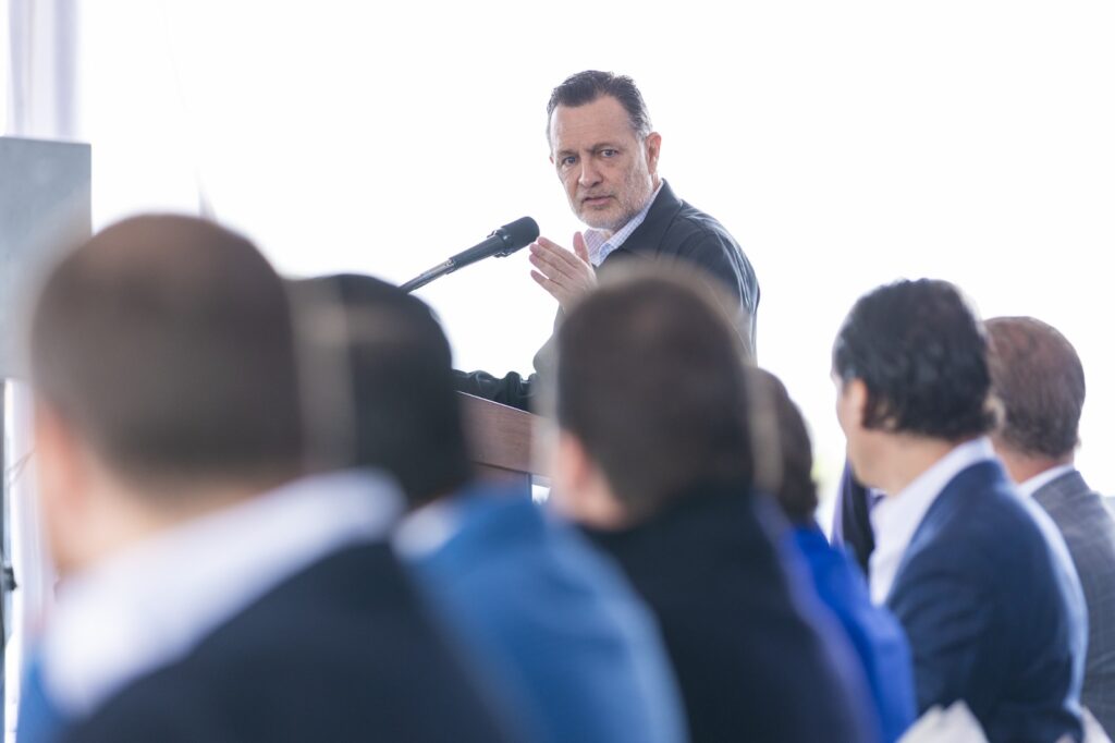 Acompaña Gobernador a la colocación de la primera piedra de Pabellón Zibatá