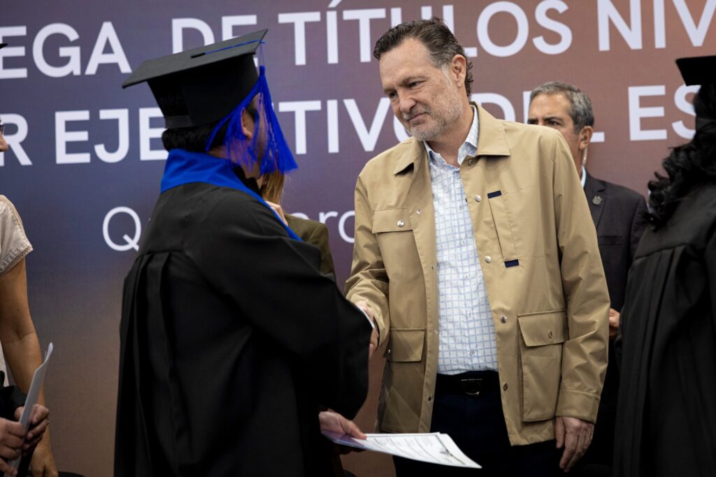 Encabeza Mauricio Kuri ceremonia de titulación de trabajadores del Poder Ejecutivo del Estado de Querétaro