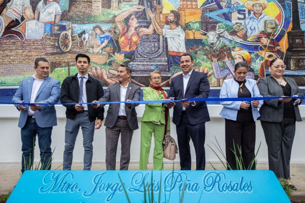 Roberto Cabrera inaugura el mural “San Juan, Historia y Tradición” ubicado en avenida Juárez