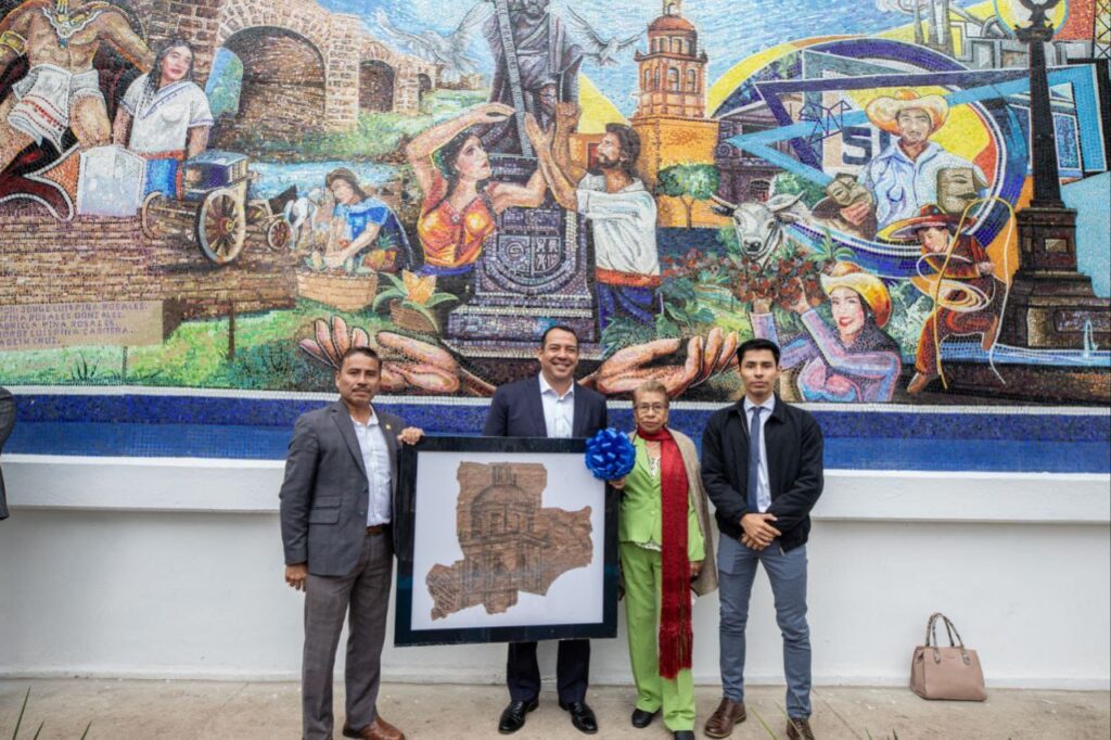 Roberto Cabrera inaugura el mural “San Juan, Historia y Tradición” ubicado en avenida Juárez