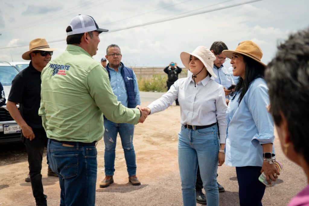 Entrega Roberto Cabrera camino a Rancho El Colorado con una inversión de más de 1.7 mdp