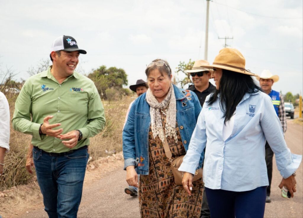 Entrega Roberto Cabrera camino a Rancho El Colorado con una inversión de más de 1.7 mdp