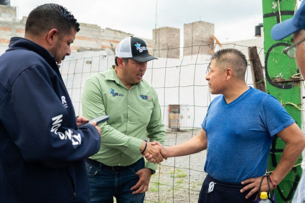 Roberto Cabrera recorre colonias de zona Oriente para atender a las y los sanjuanenses