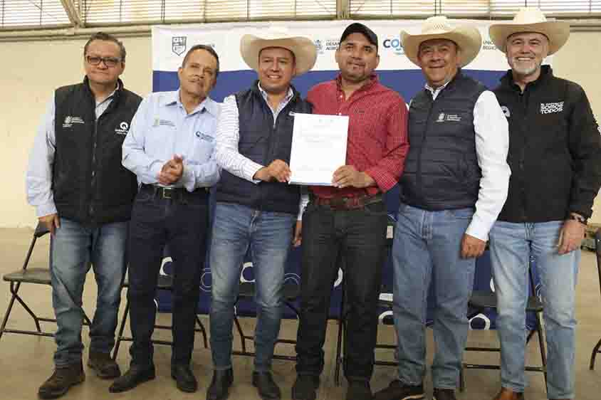 Entrega SEDEA alimento concentrado para ganado en Huimilpan