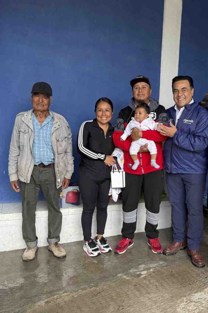 Titular de SEDESOQ entrega canastas de Contigo y tu bebé en la Sierra y Semidesierto