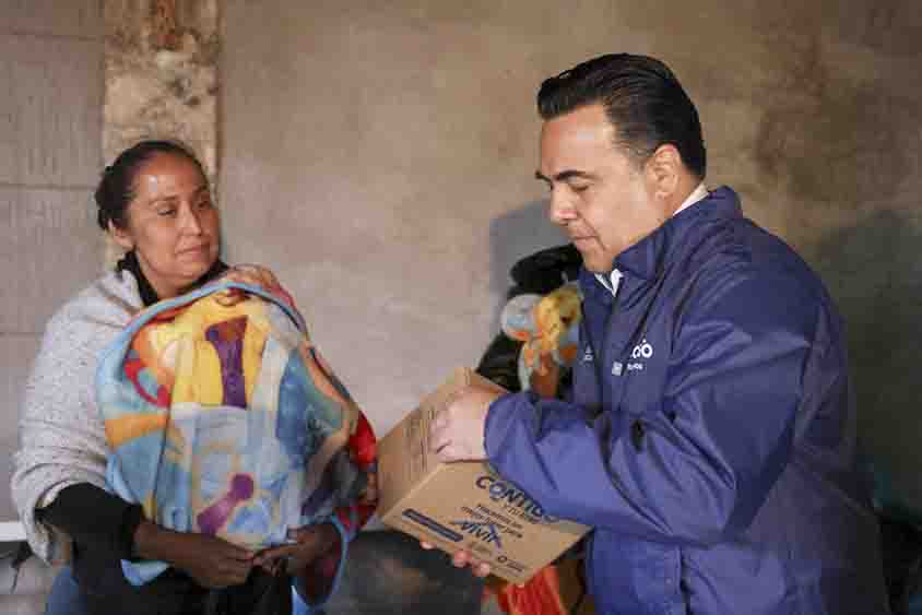 Titular de SEDESOQ entrega canastas de Contigo y tu bebé en la Sierra y Semidesierto