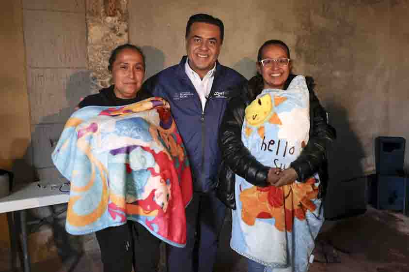 Titular de SEDESOQ entrega canastas de Contigo y tu bebé en la Sierra y Semidesierto