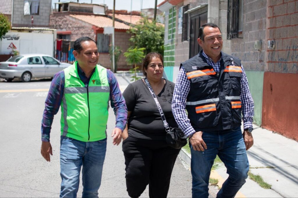Roberto Cabrera supervisa trabajos de mantenimiento y sustitución de luminarias en La Paz