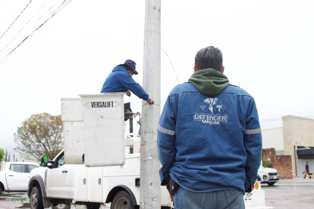 Roberto Cabrera supervisa trabajos de mejora de imagen urbana en mural de avenida Juárez