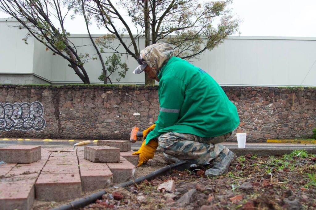 Roberto Cabrera supervisa trabajos de mejora de imagen urbana en mural de avenida Juárez