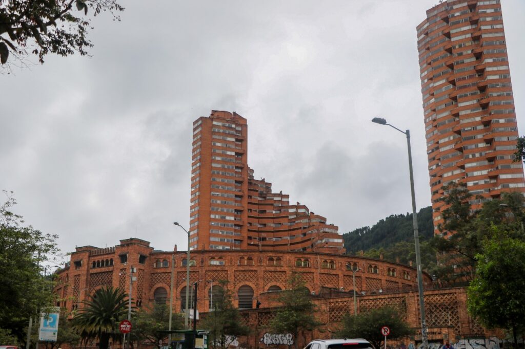 Presentan investigación UAQ en Bogotá, Colombia