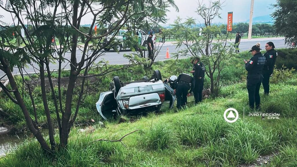 Volcadura en Centenario del Ejército Mexicano moviliza a cuerpos de emergencia