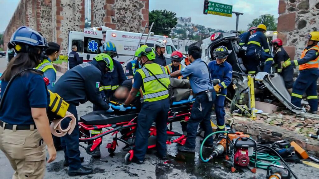Una persona pierde la vida en accidente vial múltiple en Querétaro