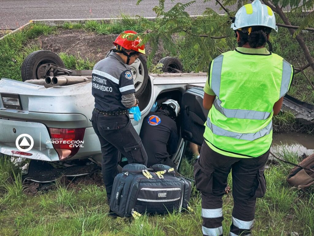 Volcadura en Centenario del Ejército Mexicano moviliza a cuerpos de emergencia