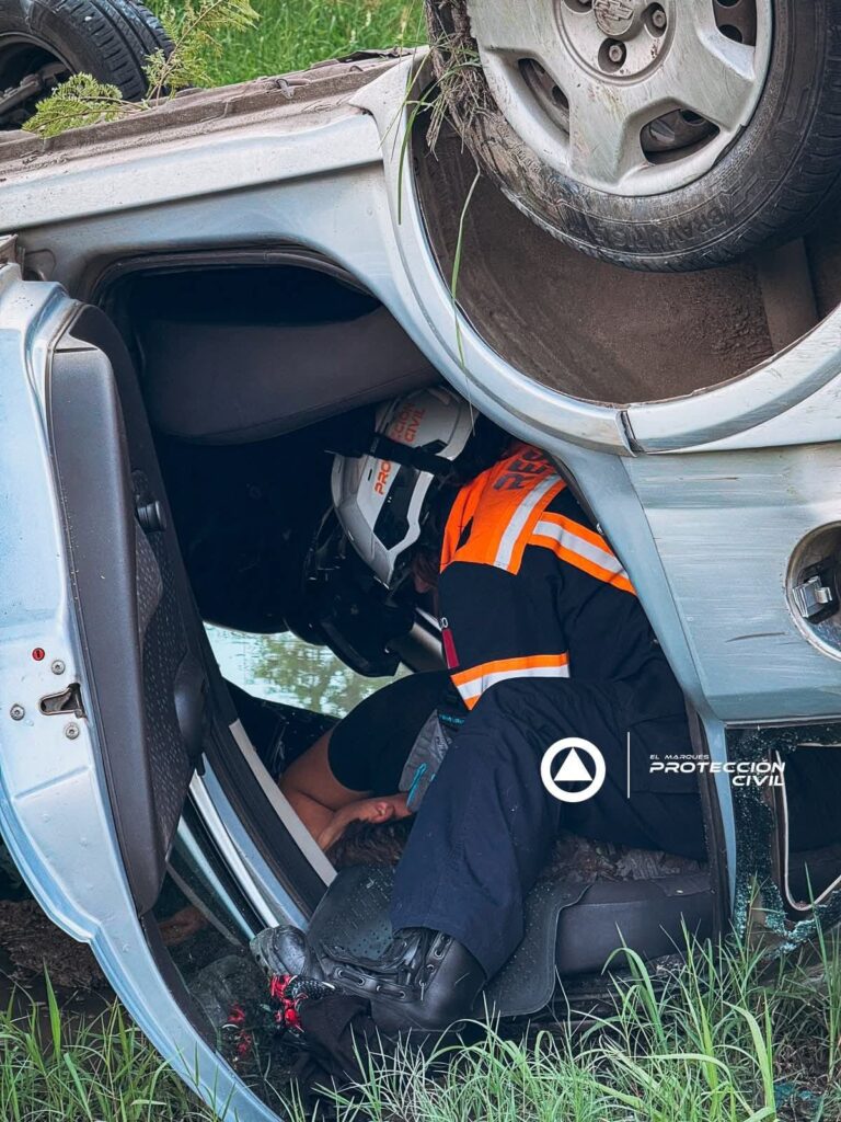 Volcadura en Centenario del Ejército Mexicano moviliza a cuerpos de emergencia