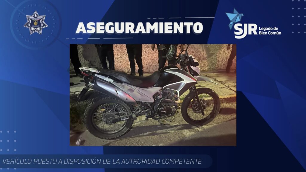 Recuperan motocicleta robada y detienen a dos sujetos en San Juan del Río