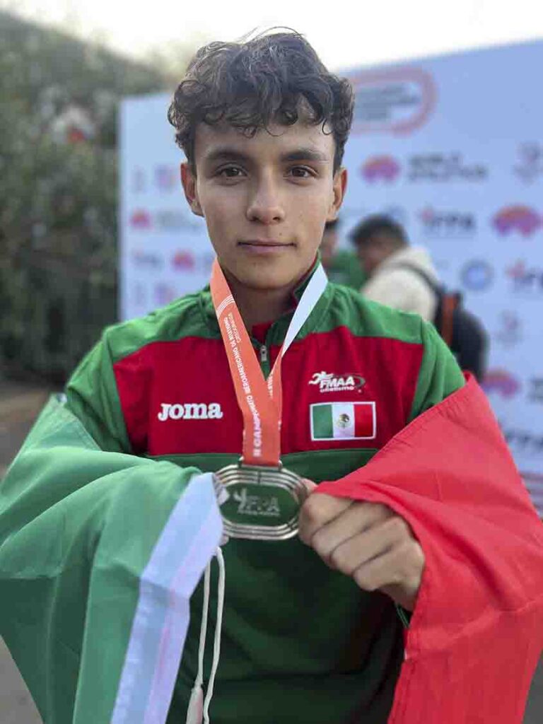 Atleta queretano de salto con garrocha es subcampeón iberoamericano