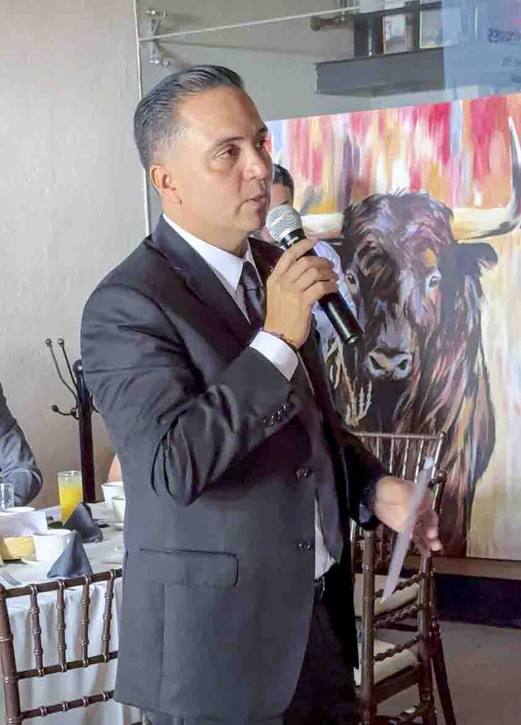 Eric Gudiño se reúne con integrantes de CANIRAC Querétaro