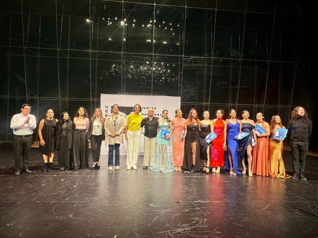 Encabeza López Birlain graduación de la generación 2021-2025 del CENADAC