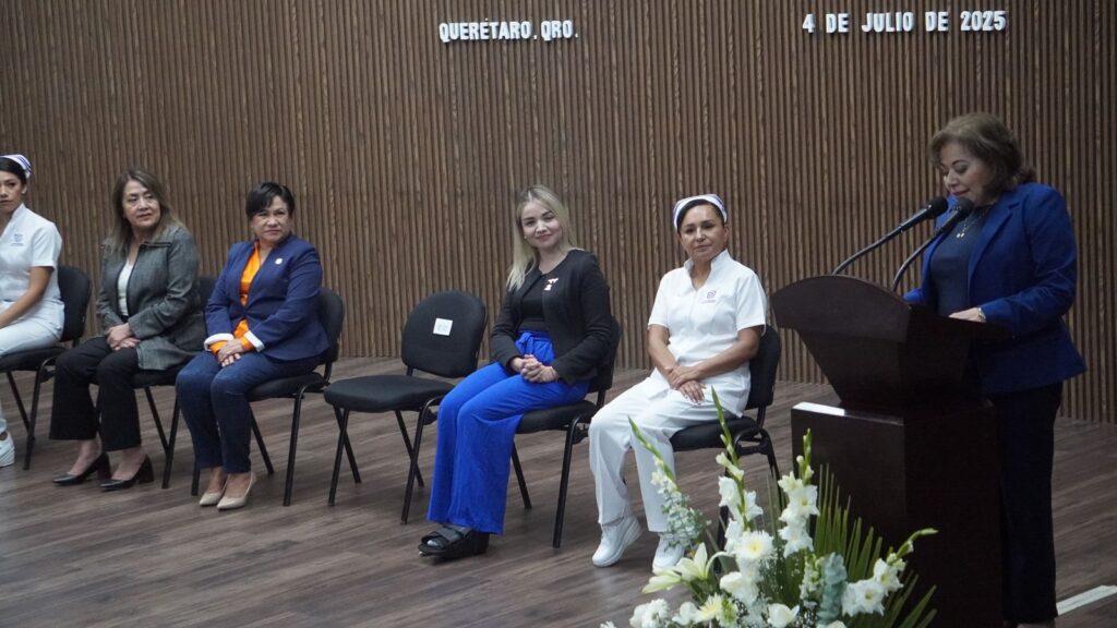 Encabezan Adriana Olvera y Vanesa Garfias ceremonia de imposición de cofias a futuras enfermeras